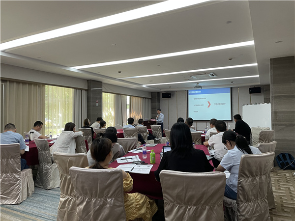 1625393247133297.jpg 北侖區(qū)春曉街道春曉湖工業(yè)社區(qū)舉辦企業(yè)中高層管理人員培訓(xùn)班.jpg