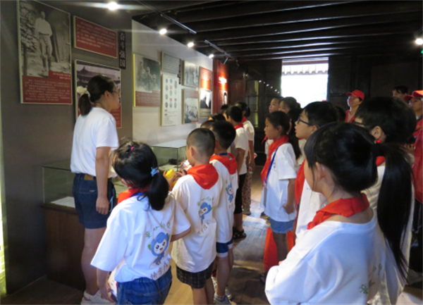 1627278550786702.png 北侖區(qū)春曉成校洋沙山社區(qū)假日學(xué)校開展“益起來 共成長(zhǎng)”暑期假日學(xué)校紅領(lǐng)巾尋根之旅(2).png