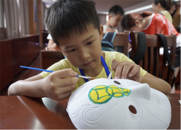 1627979478495462.png 北侖區(qū)春曉成校洋沙山社區(qū)假日學(xué)校開展京劇臉譜DIY活動(dòng)(2).png