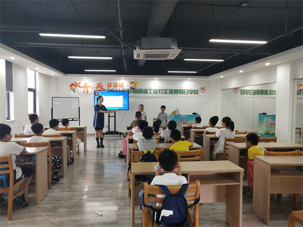 1628489351602962.jpg 又見(jiàn)“主持人”活動(dòng)在北侖區(qū)春曉湖工業(yè)社區(qū)成功舉行.jpg