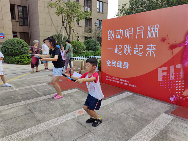 1628745217416419.jpg 北侖區(qū)春曉街道明月湖社區(qū):韻動明月湖 一起跳起來.jpg