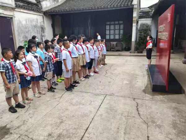 1628745667351715.jpg 北侖區(qū)三維培訓(xùn)學校柴橋分校區(qū)開展紅領(lǐng)巾學黨史活動(2).jpg