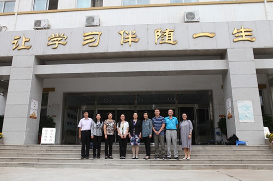 1540434904130067.jpg 與會(huì)領(lǐng)導(dǎo)合影.jpg