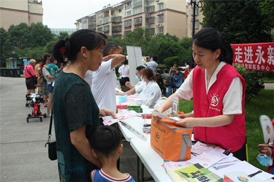 “竄上集市”進小區(qū) 便民服務(wù)送到家 (1).jpg