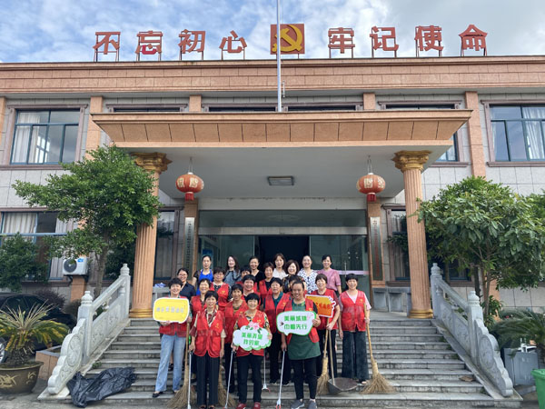 1638092218240641.jpg 北侖區(qū)春曉街道慈岙村:巾幗志愿紅 清潔家園不停歇.jpg