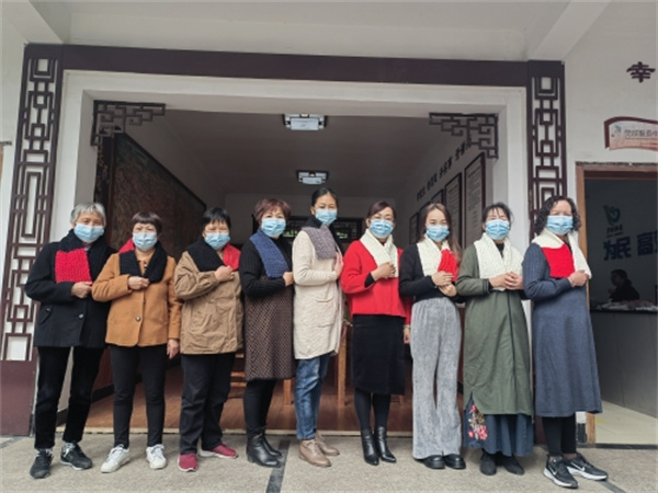 1642062108232145.jpg 小小圍巾賦予形 有你有愛暖于心1.jpg