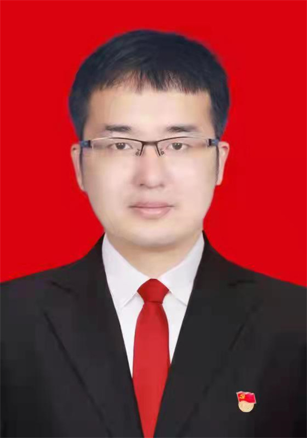 1642143714579870.jpg 3新密市金鳳路小學(xué)黨員志愿者李星帥老師.jpg