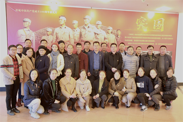 1642147420710988.jpg 觀影1.jpg