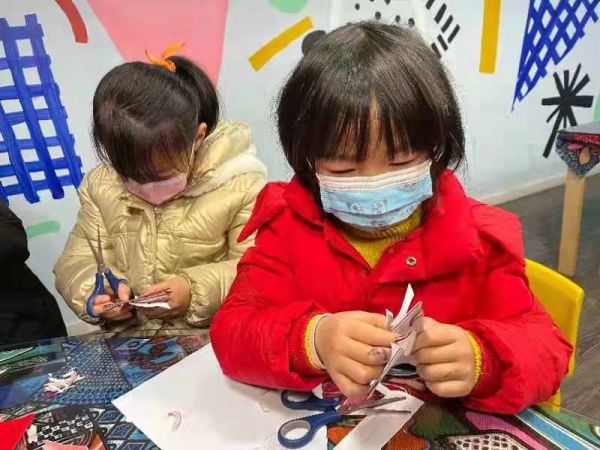 1642840373904069.jpg 剪窗花.jpg