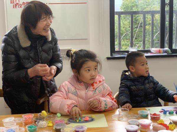 2月11日下午，社區(qū)組織親子彩泥做湯圓活動(dòng).jpg
