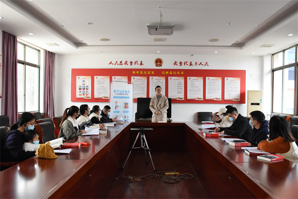 1649571253456449.jpg 北侖區(qū)春曉成校助力三山村開展身邊人講身邊事主題宣講活動.jpg