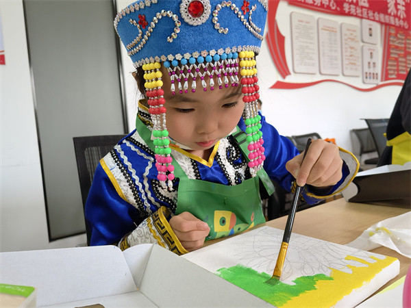 1656481809444802.jpg “繪”見民族情 從小根植“一家親” (2).jpg