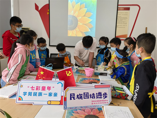 1656481824465632.jpg “繪”見民族情 從小根植“一家親” (3).jpg