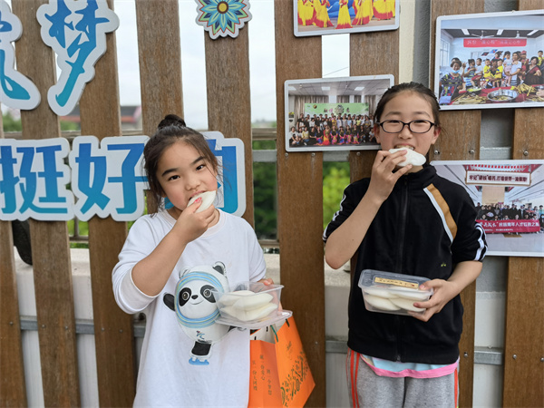 1656487227262402.jpg “味”你而來 體驗(yàn)舌尖民族味 (8).jpg