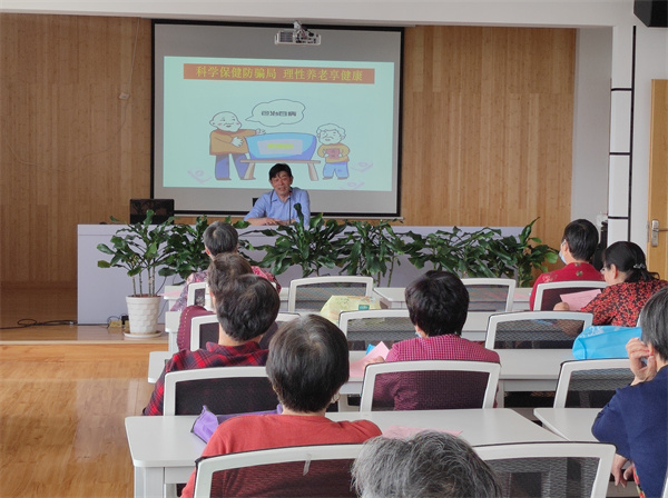 1656490038717179.jpg 電大學(xué)習(xí)+反詐宣傳兩不誤 “銀發(fā)族”收獲滿滿 (2).jpg