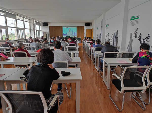 1656490054967153.jpg 電大學(xué)習(xí)+反詐宣傳兩不誤 “銀發(fā)族”收獲滿滿 (4).jpg