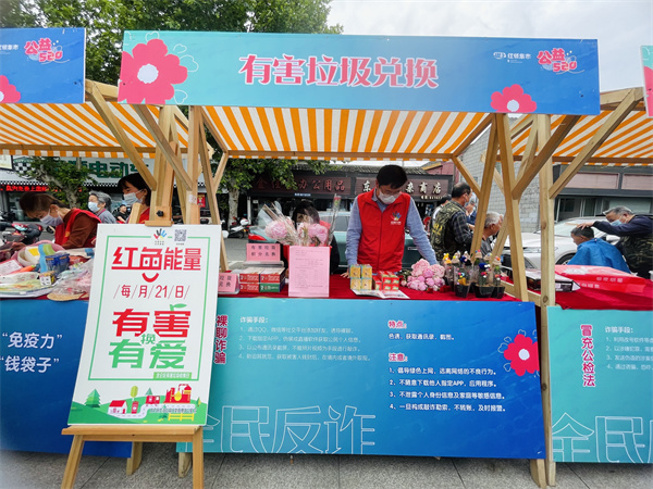 1656490248437717.jpg 廢品換綠植 扮靚我家園 (2).jpg