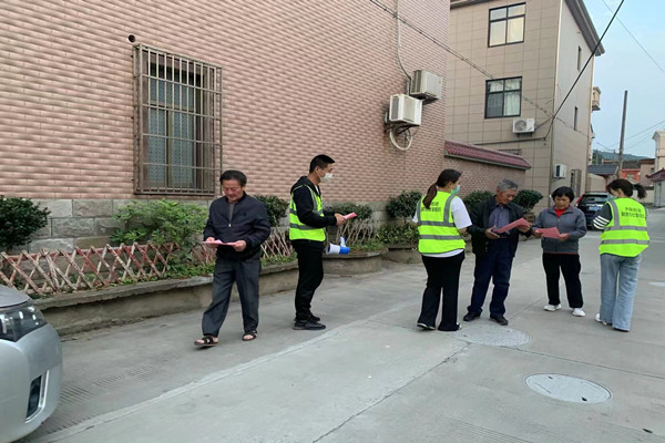 1656493720143380.jpg 平安巡邏護(hù)安寧__反詐宣傳兩不誤 (1).jpg