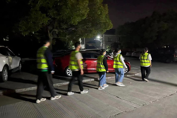 1656493732392360.jpg 平安巡邏護(hù)安寧__反詐宣傳兩不誤 (2).jpg