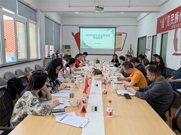 1656494823782096.jpg 市發(fā)改委領(lǐng)導(dǎo)一行蒞臨學(xué)苑社區(qū)調(diào)研公共服務(wù)體系建設(shè)情況 (1).jpg