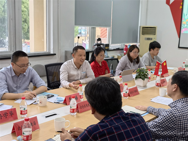 1656494836221360.jpg 市發(fā)改委領(lǐng)導(dǎo)一行蒞臨學(xué)苑社區(qū)調(diào)研公共服務(wù)體系建設(shè)情況 (3).jpg