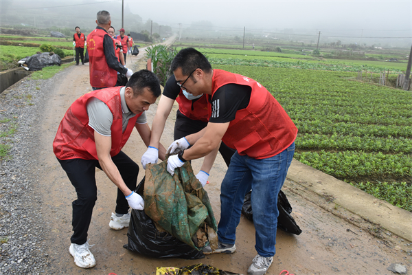 1657005924903563.jpg 北侖區(qū)春曉:推進(jìn)環(huán)境整治 共建美麗田園.jpg