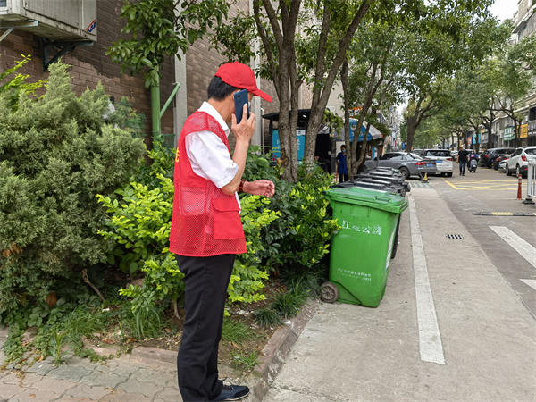 為莘莘學(xué)子暖心“護(hù)航”，“銀輝紅”“融合綠”閃耀在考點(diǎn) (4).jpg