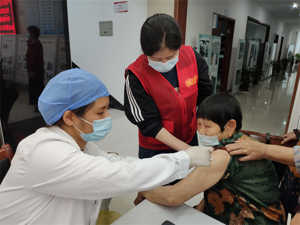 暖心服務，為60周歲以上老年人“送苗上門” (2).jpg