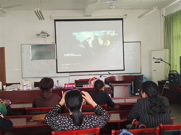 1657689333449016.jpg 北侖區(qū)春曉:開展慶“七一”紅色電影展播活動(dòng).jpg