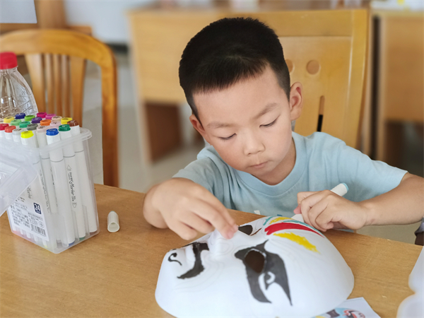 北侖區(qū)春曉街道慈岙：手繪臉譜傳非遺文化 童心向黨喜迎二十大.jpg