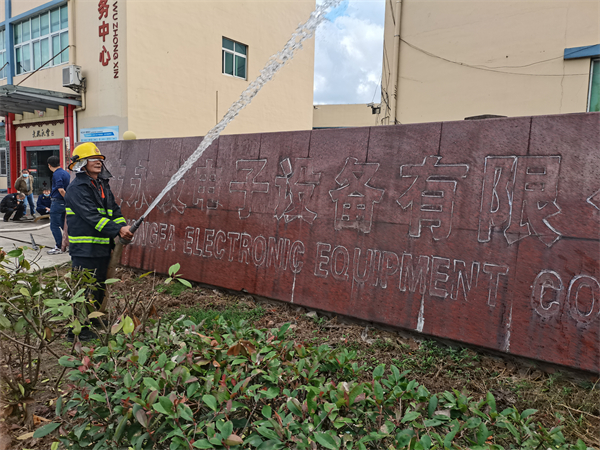 1669547540162420.jpg 實(shí)地演練滅火.jpg