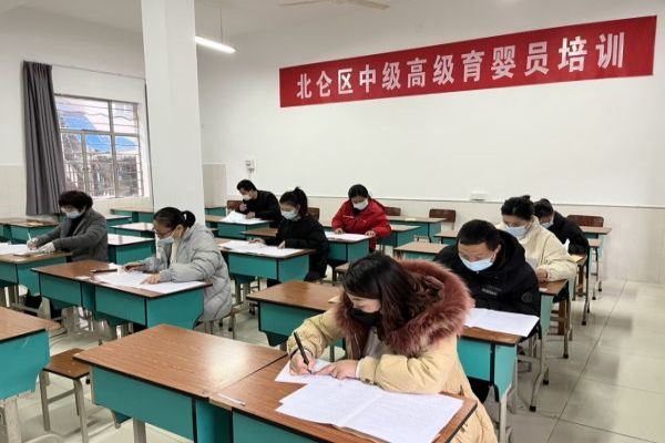 大竄成校舉行“雙證制”成人高中學(xué)歷考試 (1).jpg