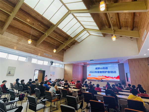 1672124969664317.jpg 戚家山街道2022年家庭照顧者培訓(xùn)在戚家山成校舉辦.JPG