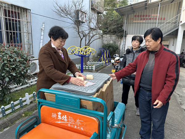 “小改造”承載“大幸福”——居家養(yǎng)老更舒心 (1).jpg