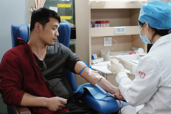 奉獻(xiàn)傳遞愛心 共筑生命陽光——寧波力勁科技有限公司黨支部無償獻(xiàn)血活動(dòng) (3).jpg