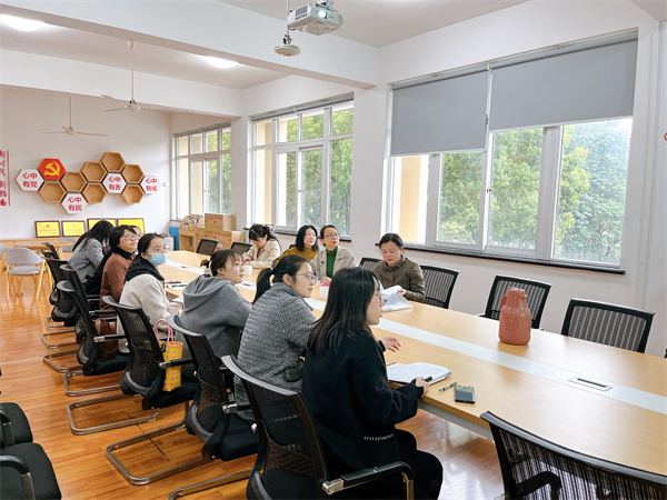 北侖區(qū)社區(qū)教育學(xué)院調(diào)研指導(dǎo)市級重點培育項目結(jié)題工作 (2).JPG