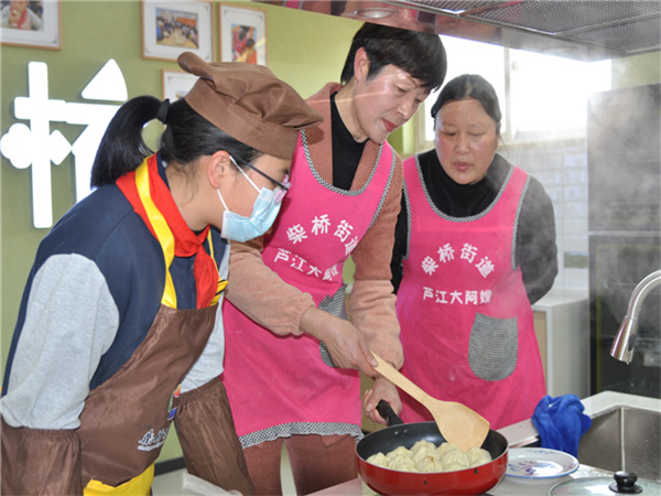 非遺進(jìn)校園 讓“雙減”政策落地開(kāi)花1.jpg
