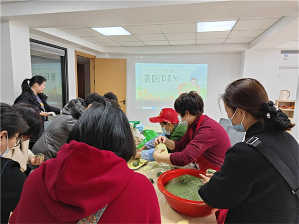 開展“親清于心 青團(tuán)于情”做青團(tuán)、送企業(yè)活動(dòng)1.jpg