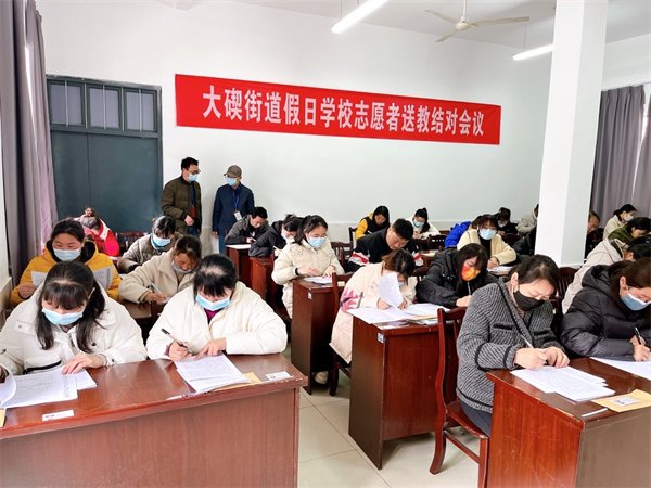 大碶成校舉行“雙證制”成人高中學(xué)歷考試 (3).jpg