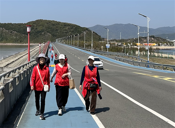 北侖區(qū)春曉成校：“穿越山海 春詩曉畫”徒步迎亞運.jpg