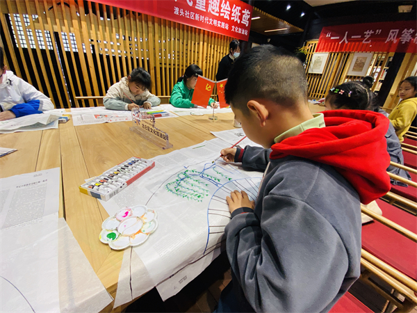 戚家山成校：擁抱非遺 放飛童趣.JPG