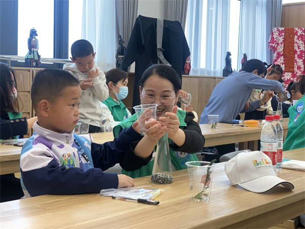 北侖區(qū)春曉成校：大手牽小手 綠意滿(mǎn)地球.jpg