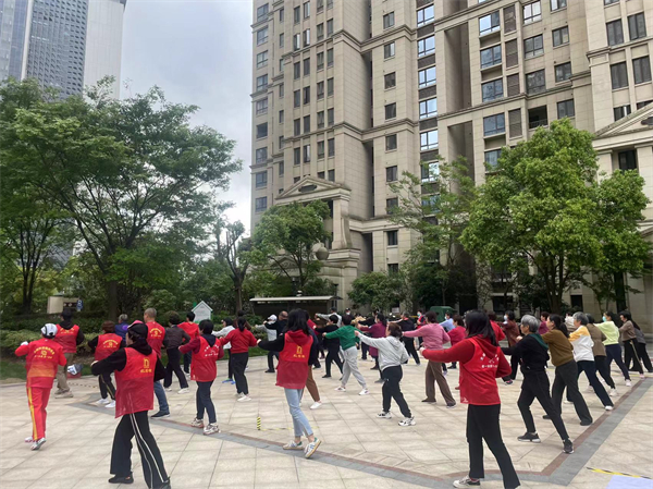 “喜迎亞運(yùn) 共赴未來(lái)”來(lái)赴一場(chǎng)儀式感滿(mǎn)滿(mǎn)的運(yùn)動(dòng)會(huì) (2).jpg