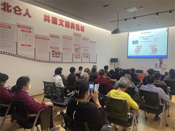 大碶成校開展《骨質(zhì)疏松防治和預(yù)防跌倒及跌倒護(hù)理》健康講座 (1).jpg