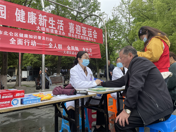 大碶成校開展第35愛國衛(wèi)生月廣場宣傳活動 (1).jpg