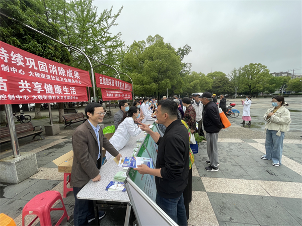 大碶成校開展第35愛國衛(wèi)生月廣場宣傳活動 (4).jpg