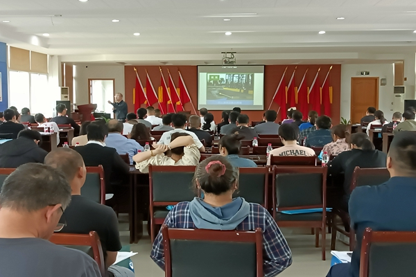 大碶街道靈山大講堂364期——企業(yè)安全生產(chǎn)負(fù)責(zé)人及安全管理員培訓(xùn) (1).jpg