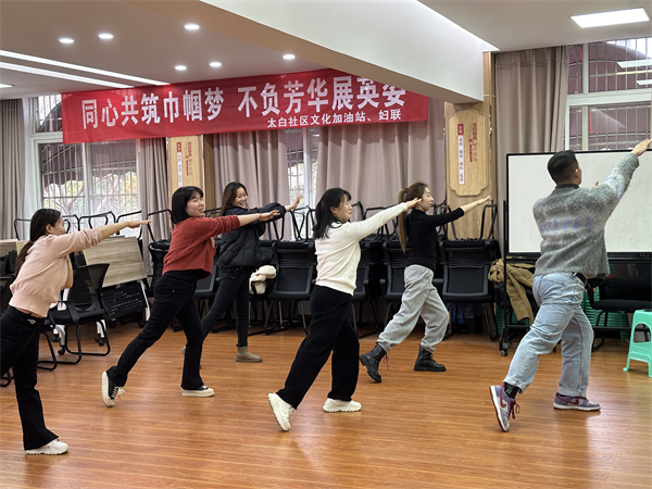 大碶成校開展“承古之韻”古典舞培訓教學活動 (1).jpg