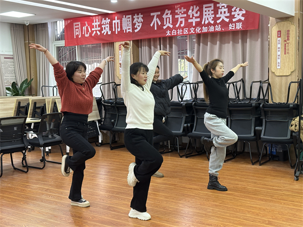 大碶成校開展“承古之韻”古典舞培訓教學活動 (2).jpg