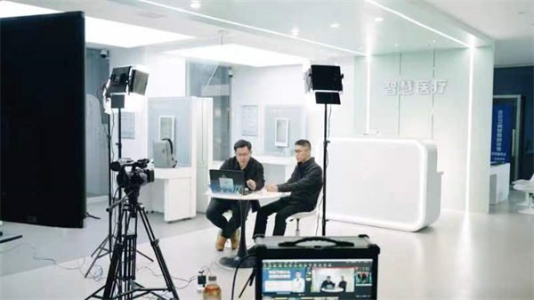  “城市新客廳”網(wǎng)絡(luò)人士聯(lián)誼會(huì)開展第四十期——“健康北侖，有‘醫(yī)’說一”直播分享 (2).jpg